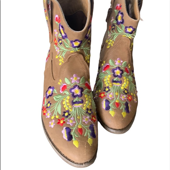 Embroidered zipper boots - Picture 2 of 6